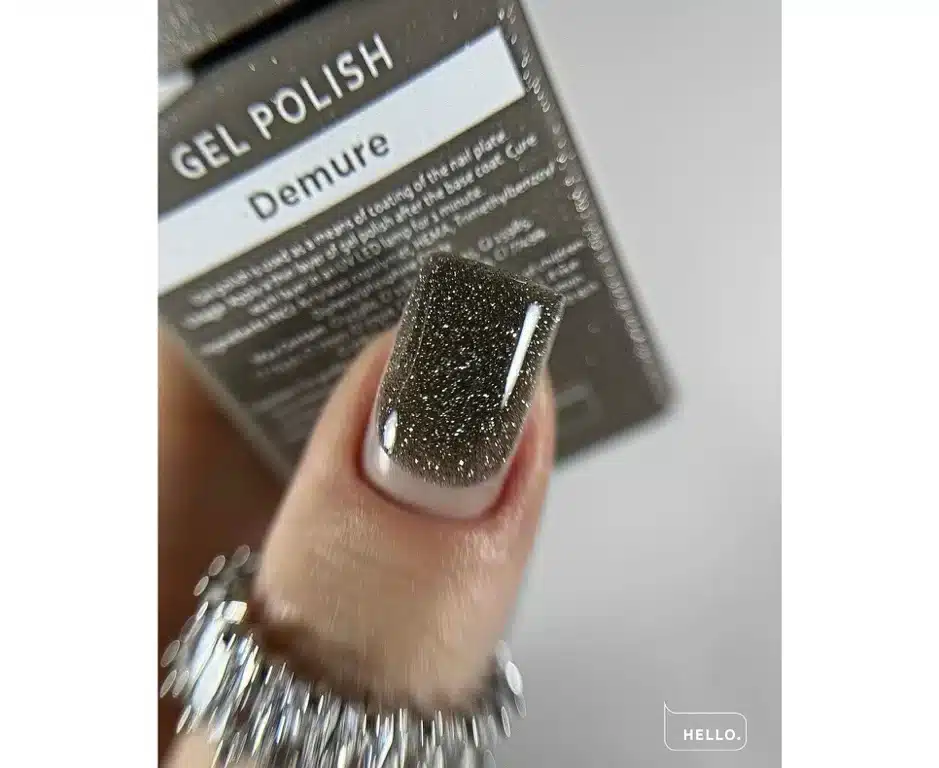 HeyLove, Esmalte Semipermanente Reflectante «Demure», 15ml. QUALITIES colección. - Imagen 2