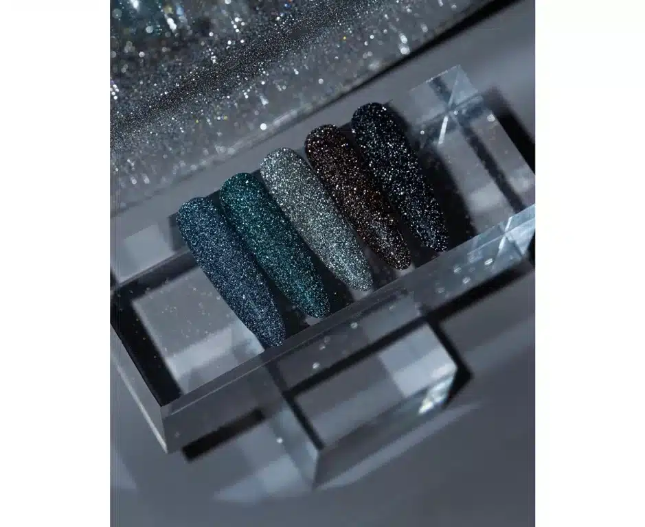HeyLove, Esmalte Semipermanente Reflectante «Demure», 15ml. QUALITIES colección. - Imagen 6