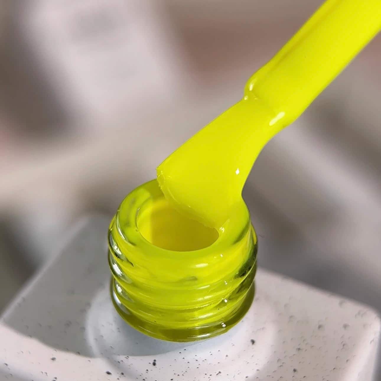 NAILSOFTHEDAY Gel polish Banana-228 - Imagen 3